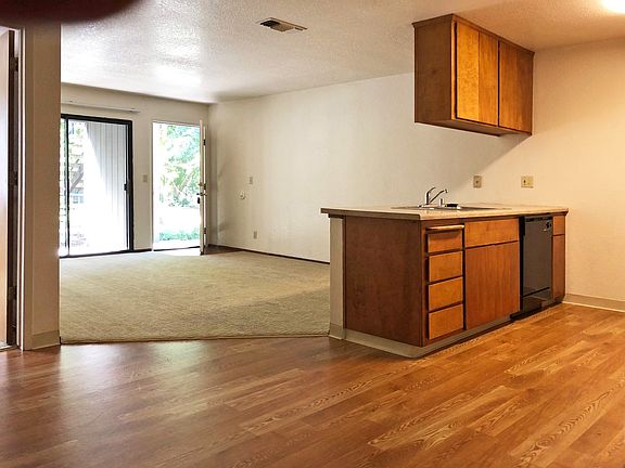 3rd image of 1212 W Sacramento Ave #11