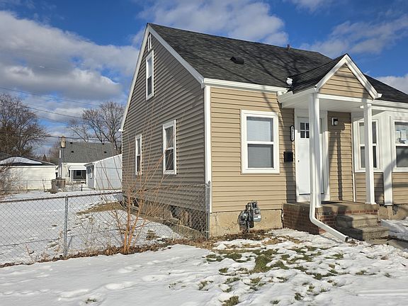 2nd image of 14526 Russell Ave