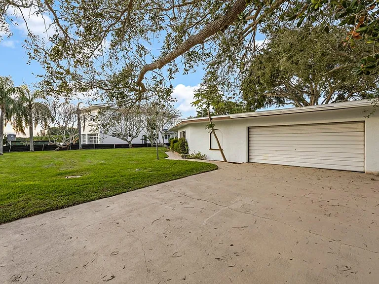 485 N Shore Dr — Photo 4