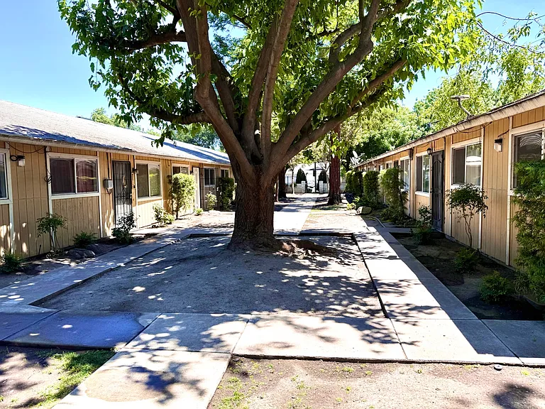 8815 Kelley Dr — Photo 22