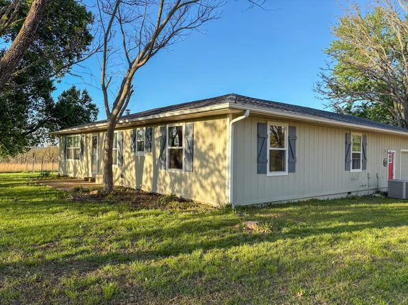 1446 Chapel Rd, Willow Springs, MO 65793