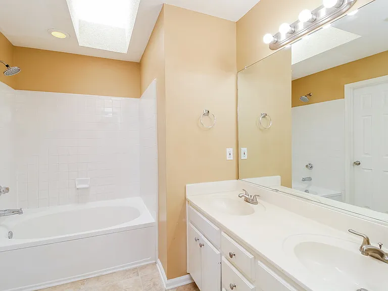 2424 Glen Laurel Dr — Photo 11