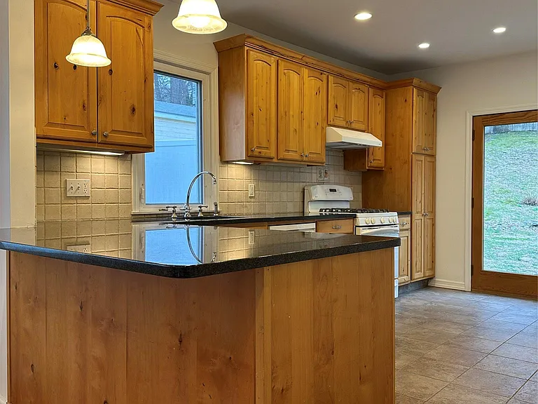 37 Church St #1 — Photo 3