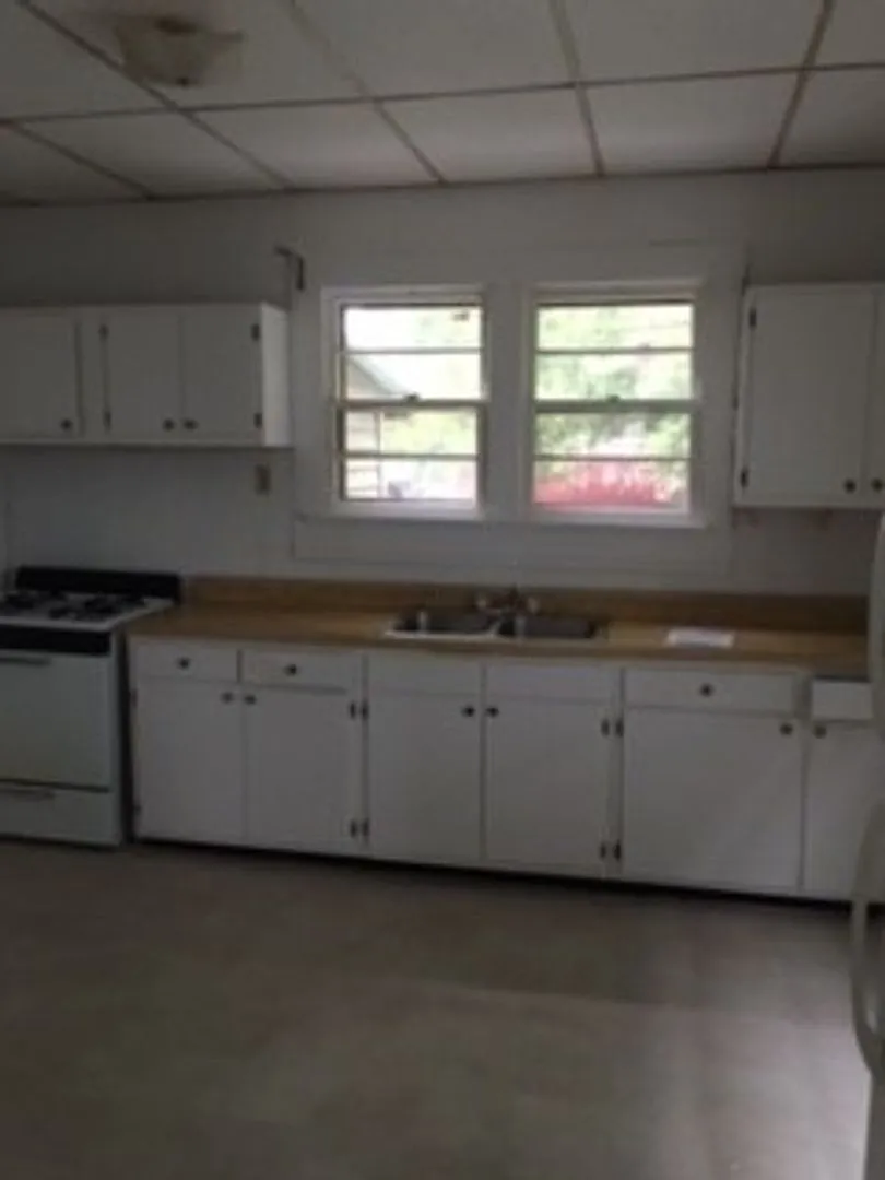 1 bed, 1 bath duplex located near downtown Bloomington - Available August 2027! — Photo 3