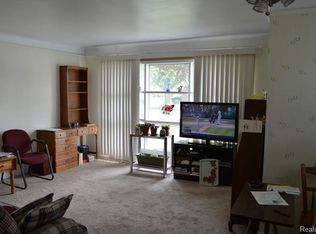 18455 Stephens Dr, Eastpointe, MI 48021