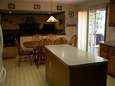 4th image of 379 Lowell Dr