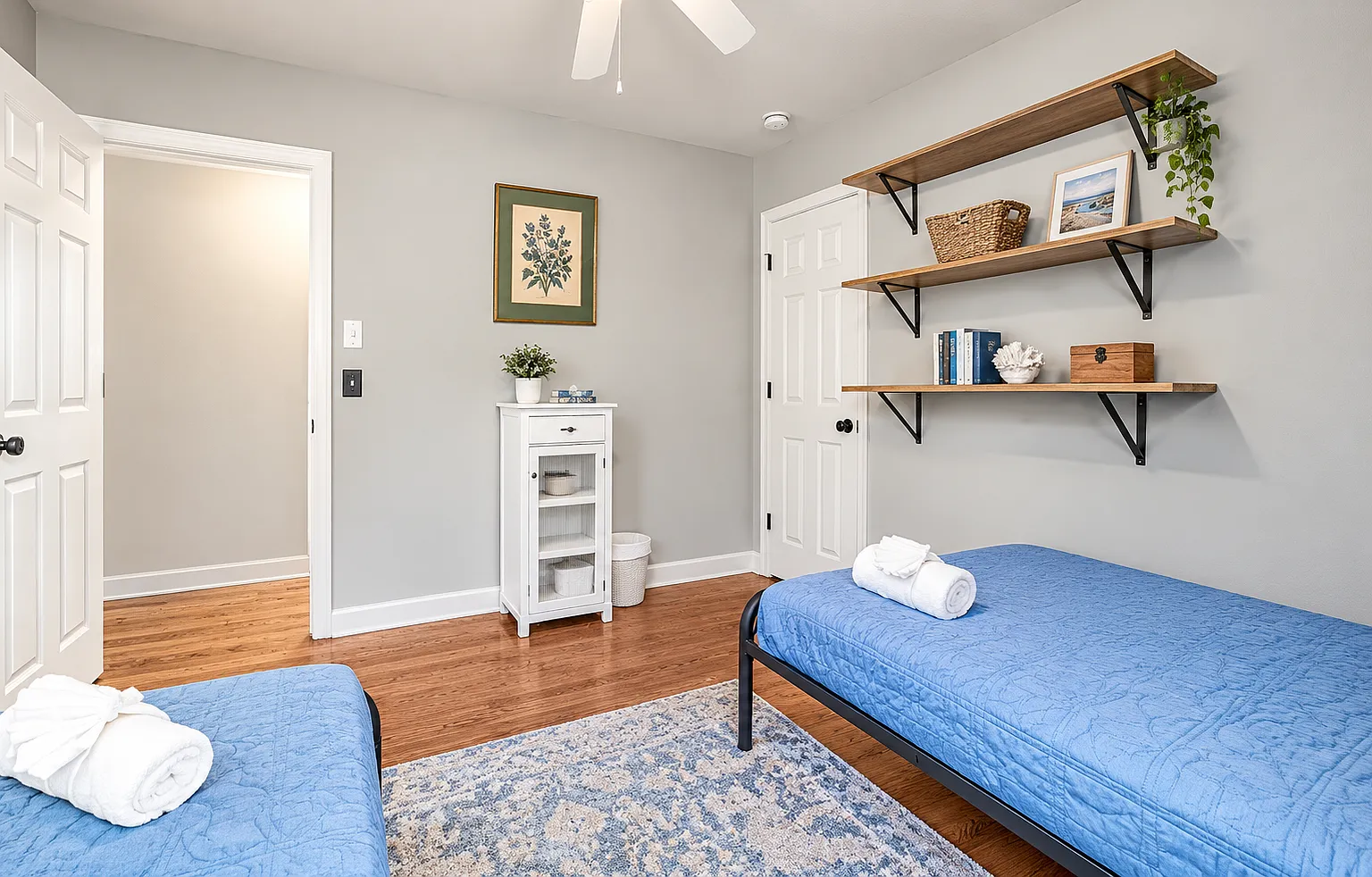 3 bed, 1.5 bath, 1345 sqft, $2,400 — Photo 2