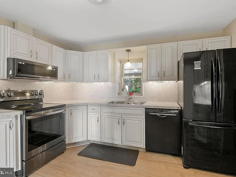 1348 Carpenters Point Rd — Photo 6