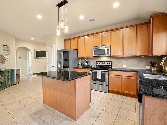 5th image of 556 S Brook Dr
