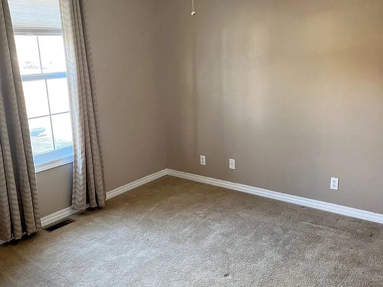2050 N Washington Ave — Photo 8