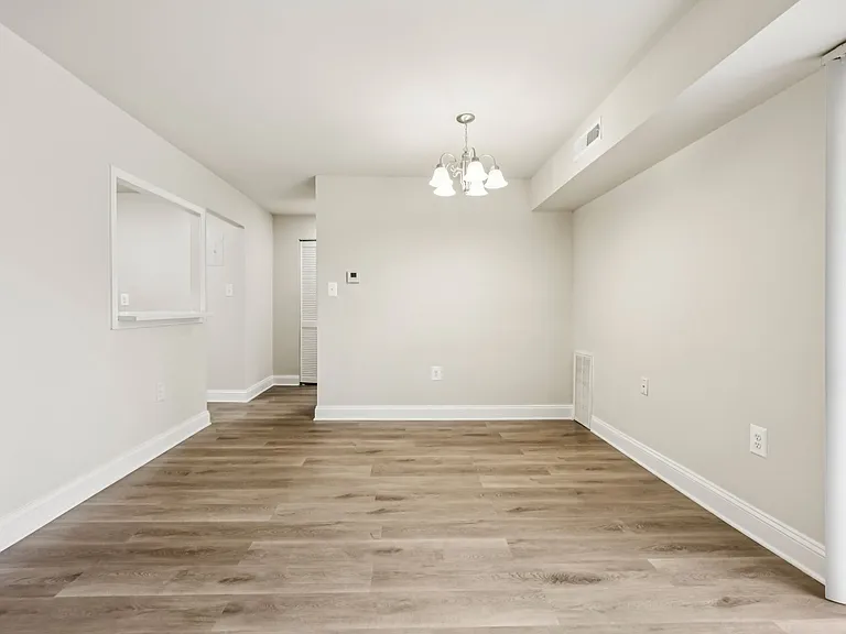 Woods Edge Apartments — Photo 5
