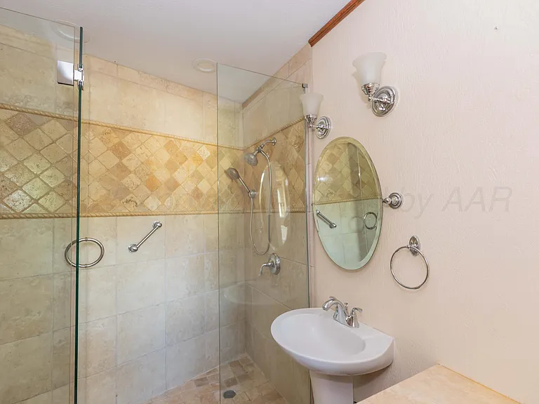 2601 S Ong St — Photo 26