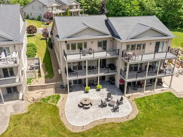 558 Bayshore Blvd, Lake Milton, OH 44429