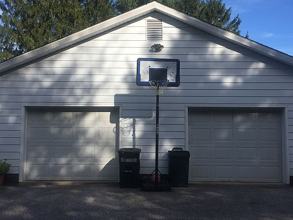 4th image of 903 N Bradley Ave