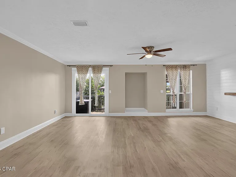 1365 Capri Dr — Photo 25