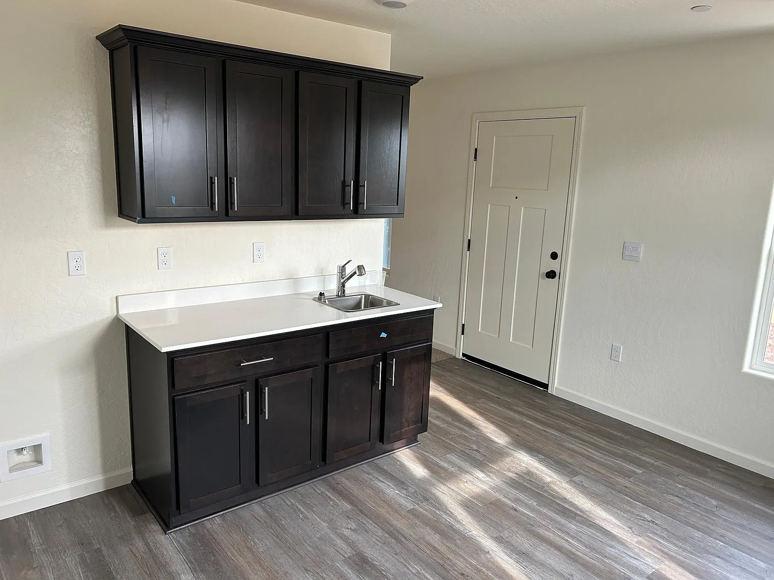 143 Grand View Ct — Photo 3
