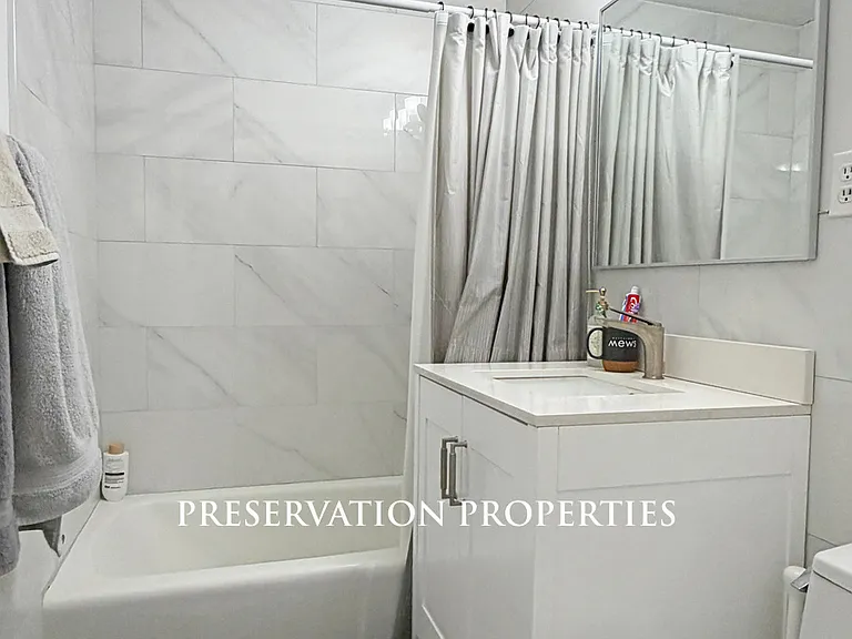 1077 Chestnut St #8 — Photo 9