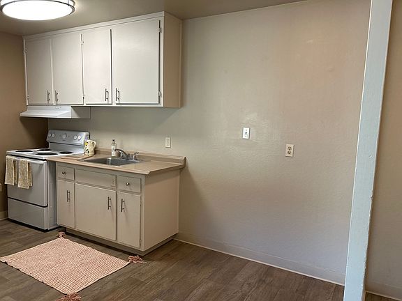 5th image of 2941 Marconi Ave APT 6