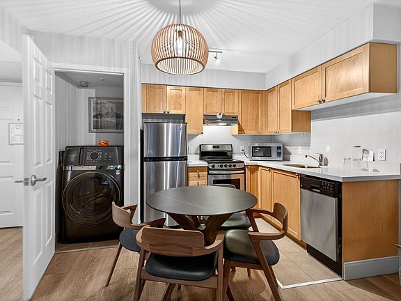 5th image of 4308 Main St #1211