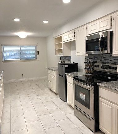 4th image of 130 Encino Grande St