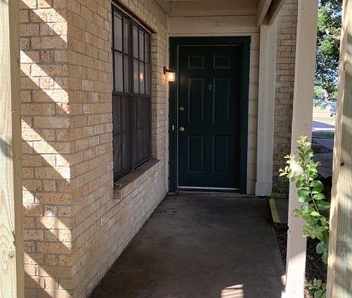 2nd image of 810 Navarro Dr #A-d