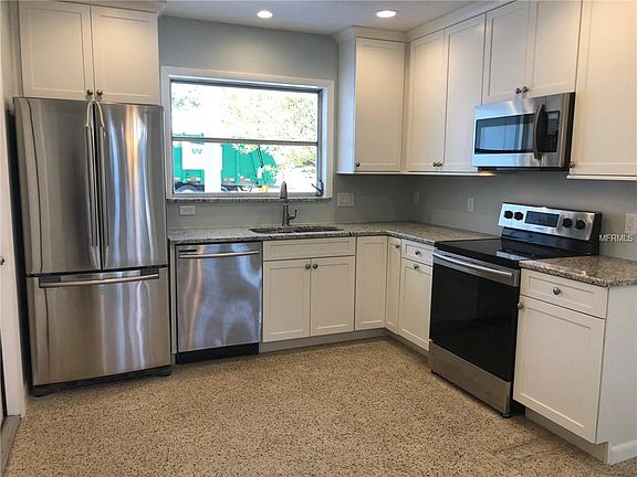 5th image of 2805 Cambridge Dr