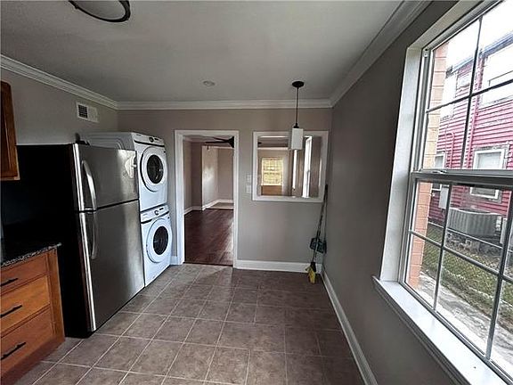 5th image of 3737 Bruxelles St