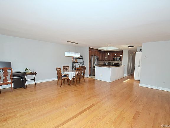 3rd image of 12-27 Diane Place #196 U