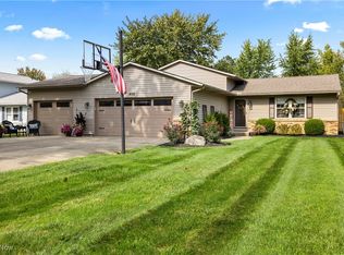 402 Oaknoll Dr, Amherst, OH 44001