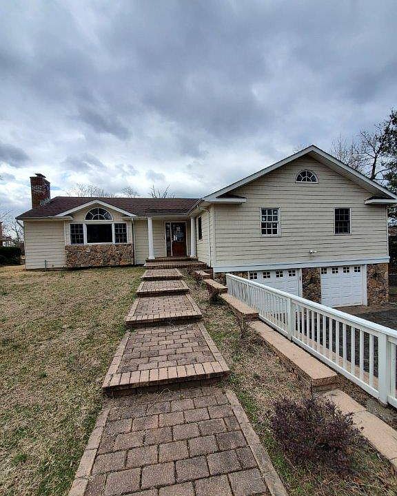 1st image of 7 Fairview Ln