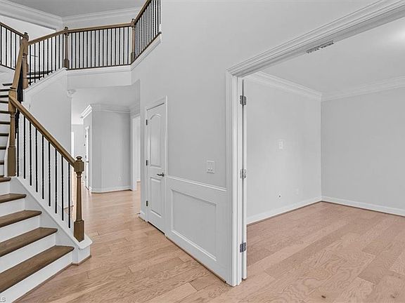 3rd image of 330 Macallan Dr