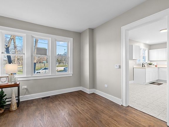 3rd image of 1002 S Lincoln Ave