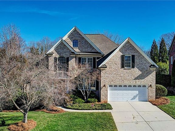 2nd image of 2504 N Beech Ln