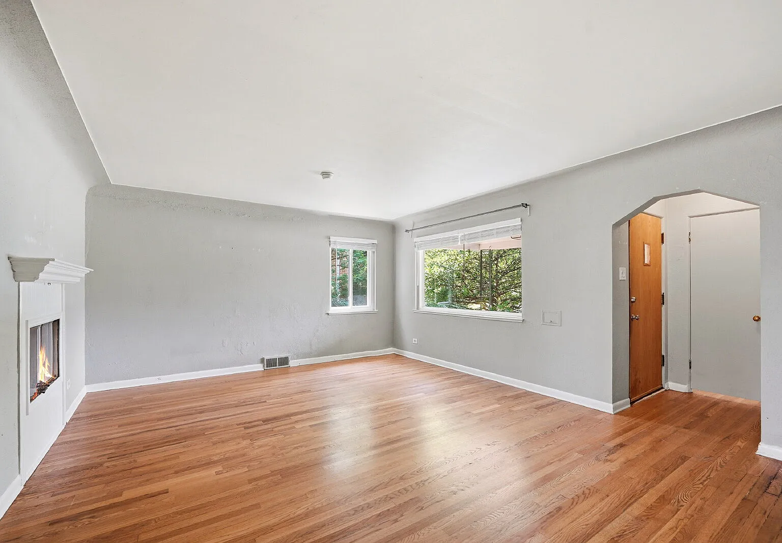 2 bed, 1.0 bath, 1345 sqft, $2,146 — Photo 2