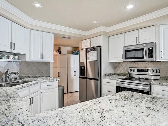 5th image of 3900 N Ocean Drive #10f