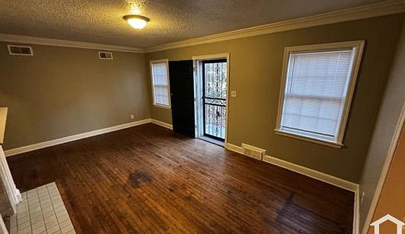 2nd image of 3175 Highland Park Pl