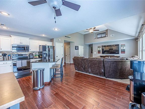 5th image of 1209 Aubreis Way