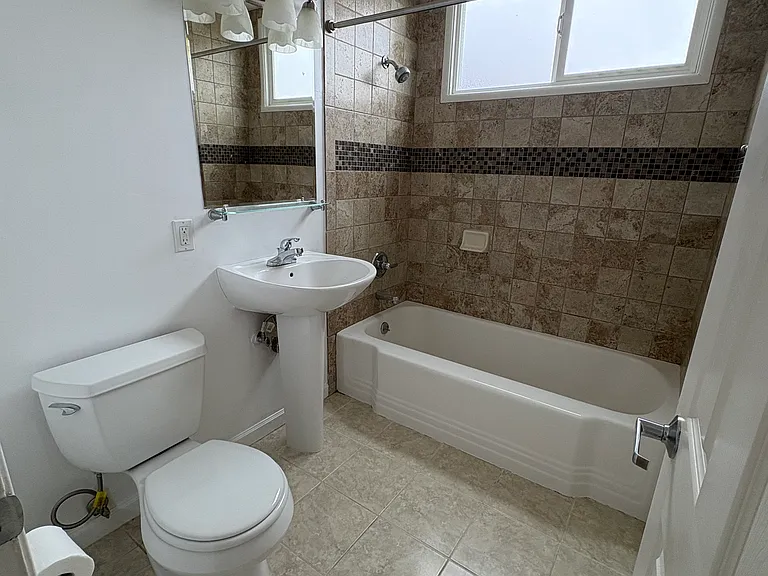35 Crestview Ave — Photo 6