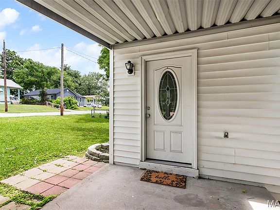 4th image of 10532 Decker Ave