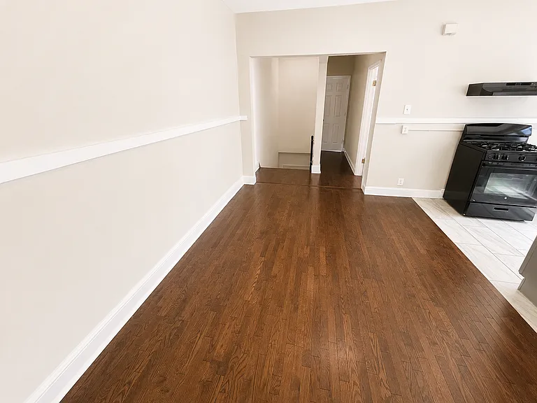 13-15 McKay Ave #2L — Photo 11