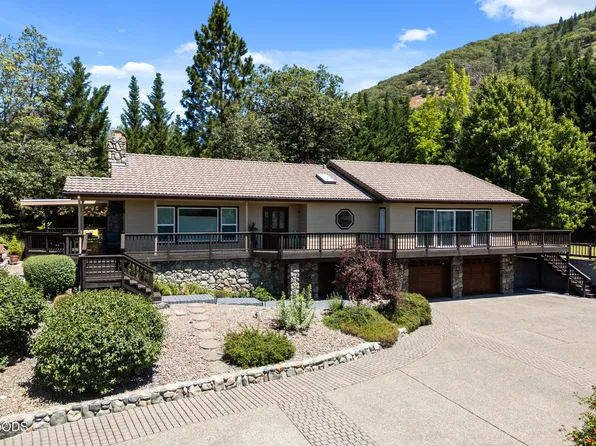 1438 NE Sherman Ln, Grants Pass, OR 97526