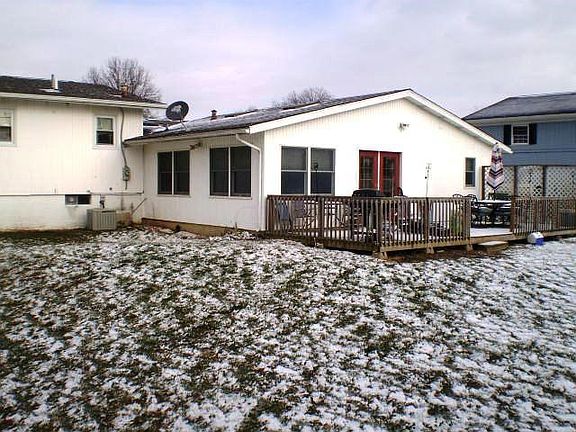 3rd image of 215 Claren Dr