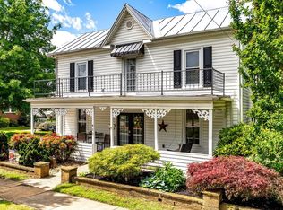 411 4th St, Shenandoah, VA 22849