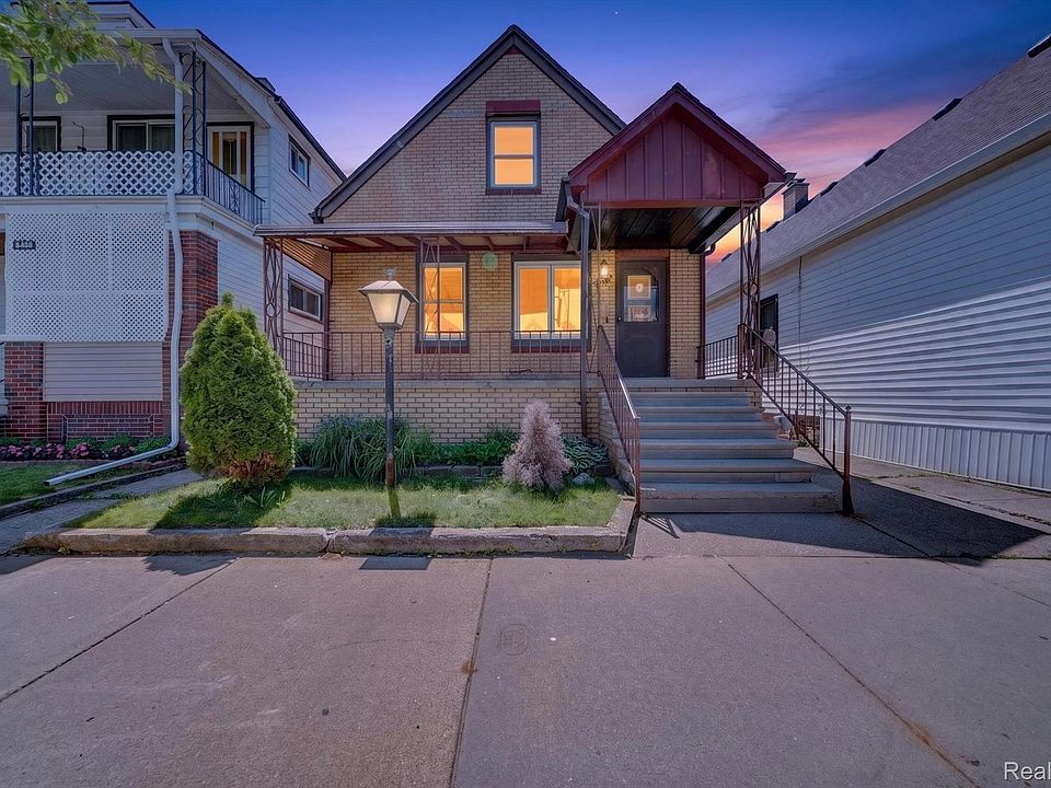 1st image of 2978 Evaline St