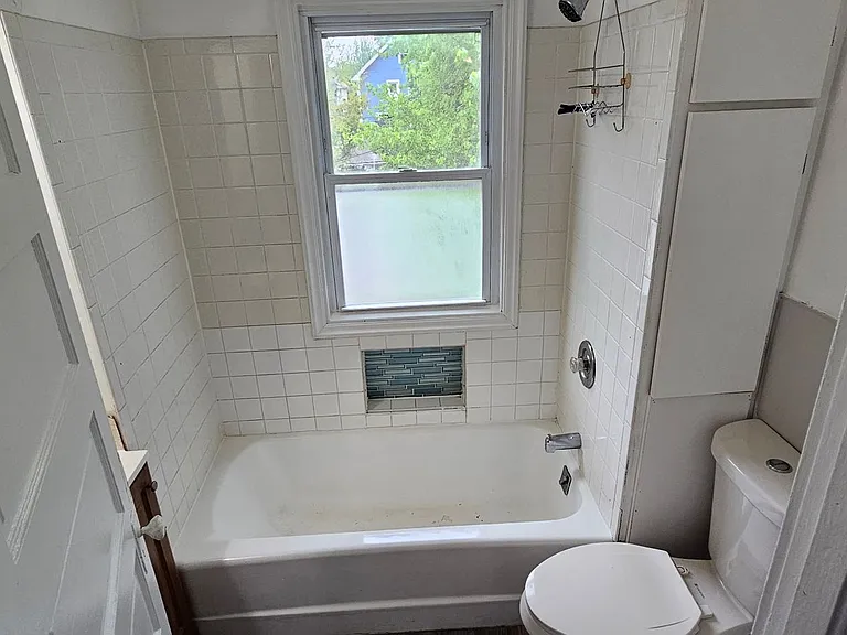 10323-10325 Bernard Ave — Photo 10