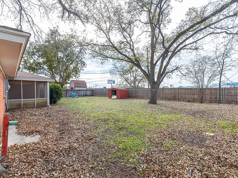 1926 Richland Dr — Photo 32