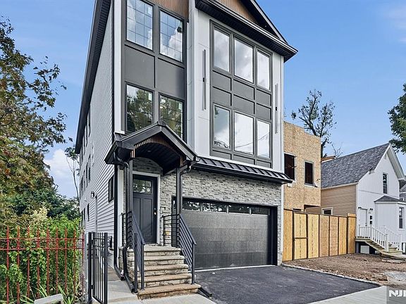3rd image of 92 Speedway Avenue