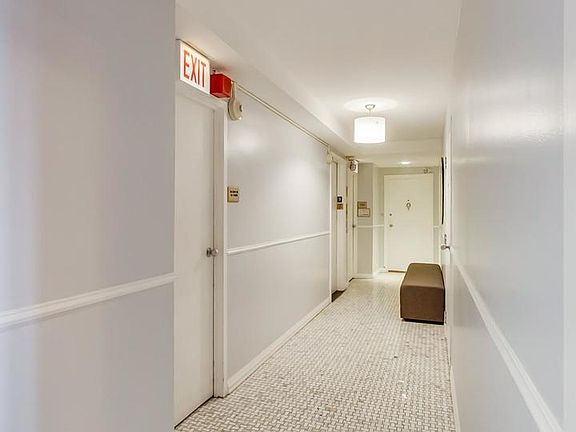 4th image of 1350 N Astor St APT 9B