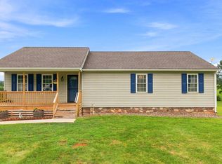 1904 Angel Pl, Huddleston, VA 24104