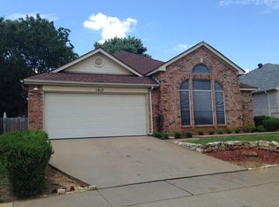 1917 Pine Ridge Dr, Bedford, TX 76021